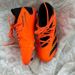 Kids 2.5 adidas predator soccer cleats unisex